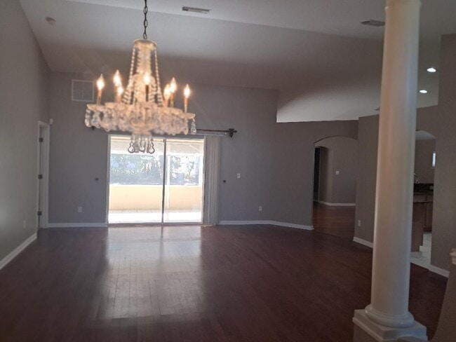 Building Photo - 242 SW Amesbury Ave