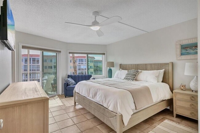 Building Photo - 1250 N Portofino Dr