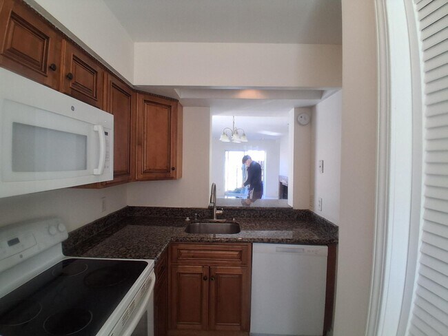 Building Photo - 3320 N Arnoult Rd