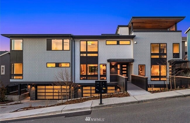 Building Photo - 330 3rd Ave S