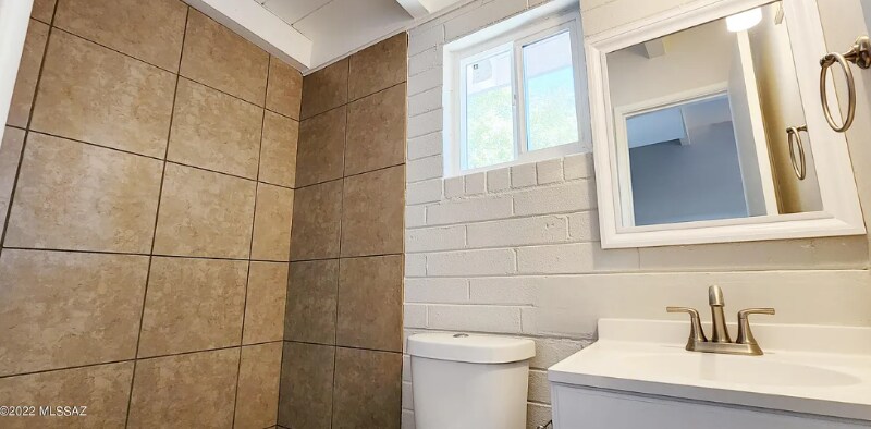 Building Photo - 4355 E Glenn St