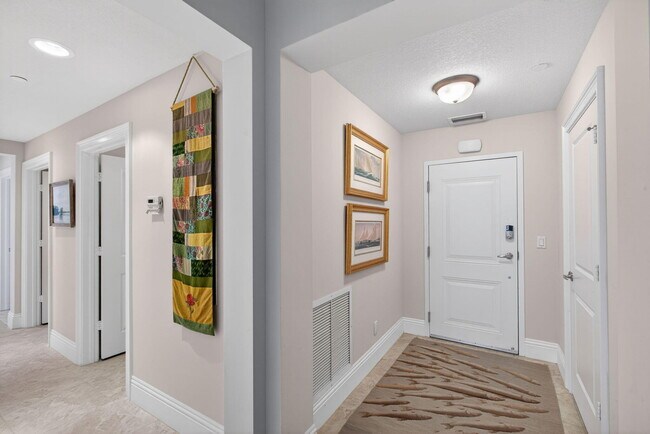 Building Photo - 834 Bay Colony Dr S