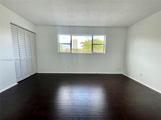 Building Photo - 250 Layne Blvd