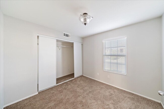 Building Photo - Beautiful 4 bedroom home in gated community