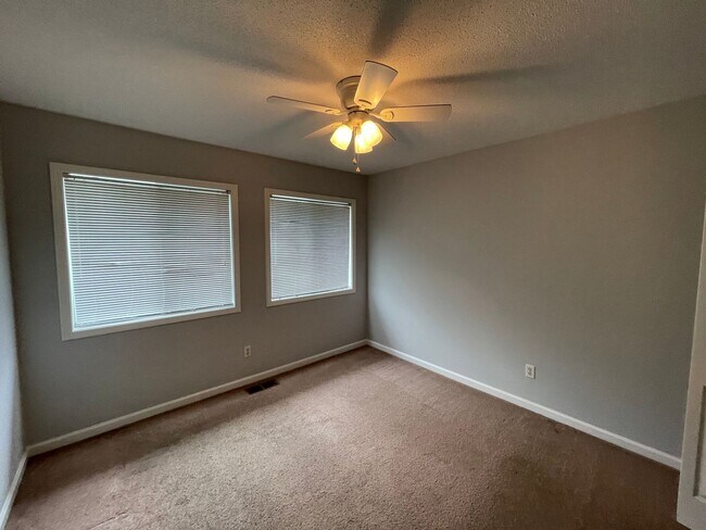 Building Photo - Rolling Acres - End Unit w/Several Beautif...