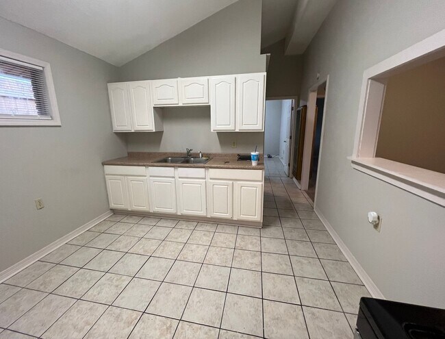 Building Photo - 209 Geneva St