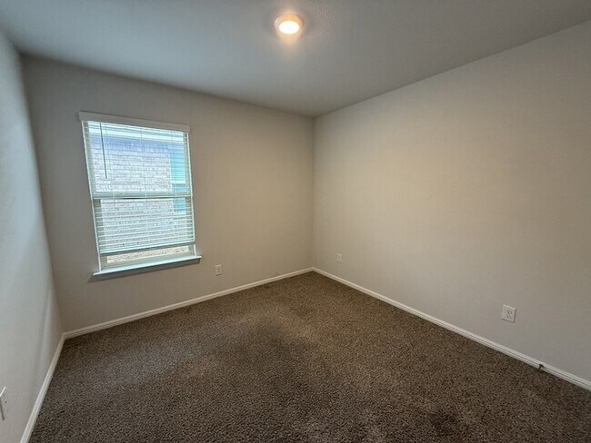 Building Photo - 10530 Ft Cibolo Trl