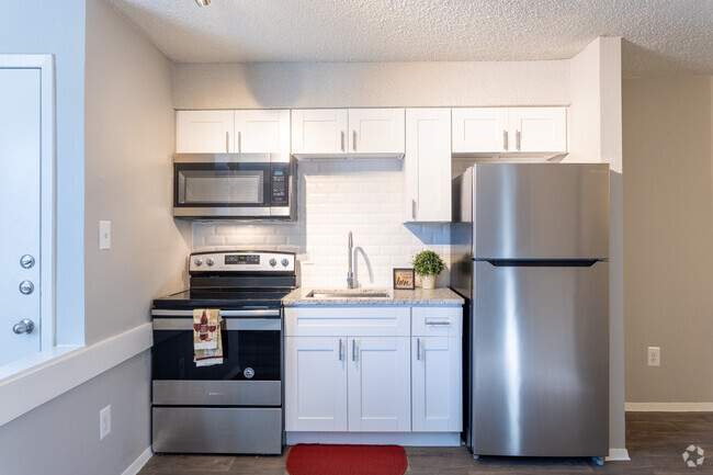 1BR, 1BA - 412SF - Lamar Place Apartments