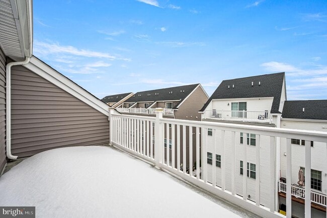 Building Photo - 127 Gaslight Aly