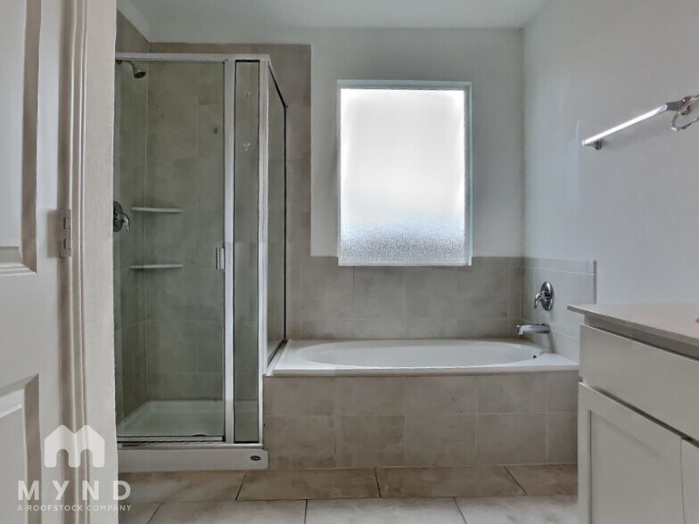 Building Photo - 7125 Spotted Leaf Wy