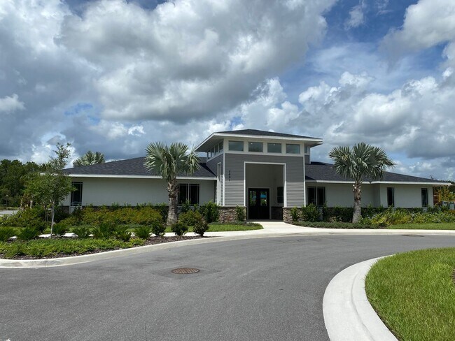 Building Photo - Spacious 4 Bed, 2 Bath Home Backing to Pre...