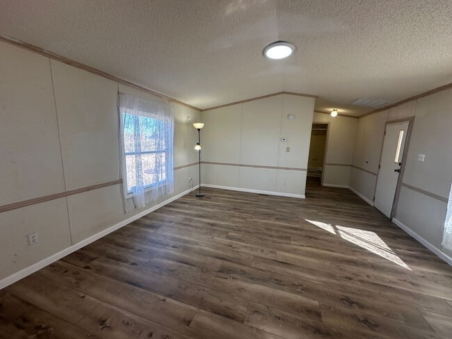 Building Photo - Horses Welcome to Single Wide on 1 Acre!