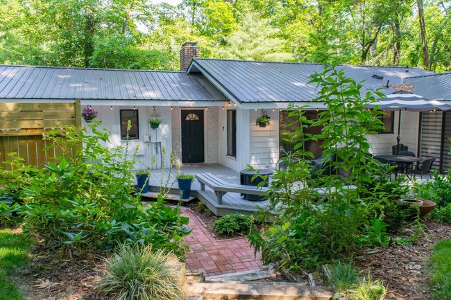 Building Photo - 2750 Holly Hill Dr