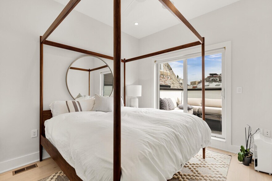 Building Photo - 2478 1/2 Ontario Road Northwest-SI ID1011218P