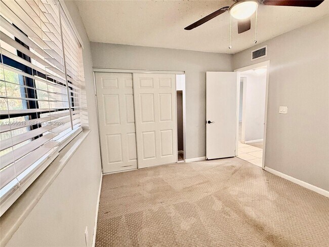 Building Photo - 200 Jacaranda Country Club Dr
