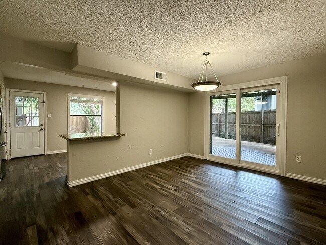 Building Photo - 5040 Thunder Rd