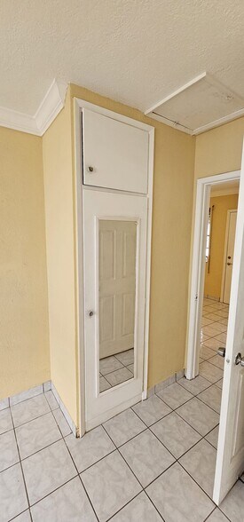 Building Photo - 2211 Lincoln St