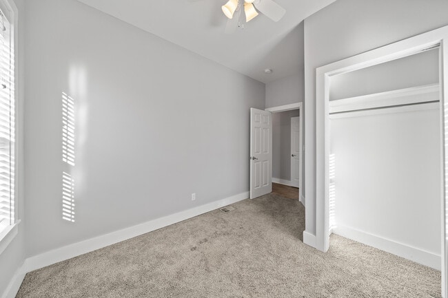 Building Photo - 106 N Main St