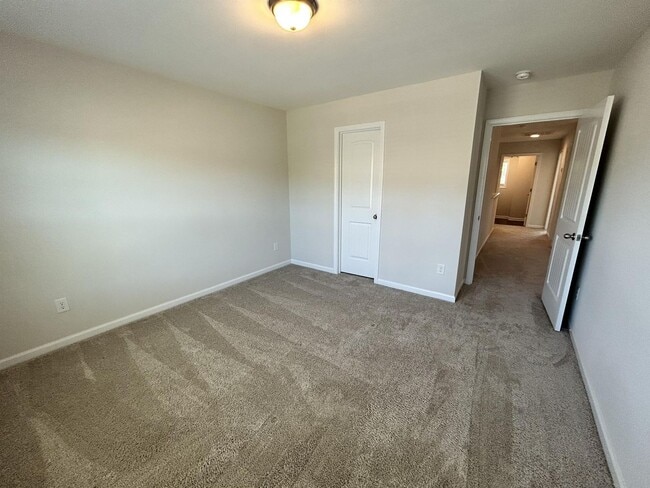 Building Photo - 144 Sunny Pt Lp