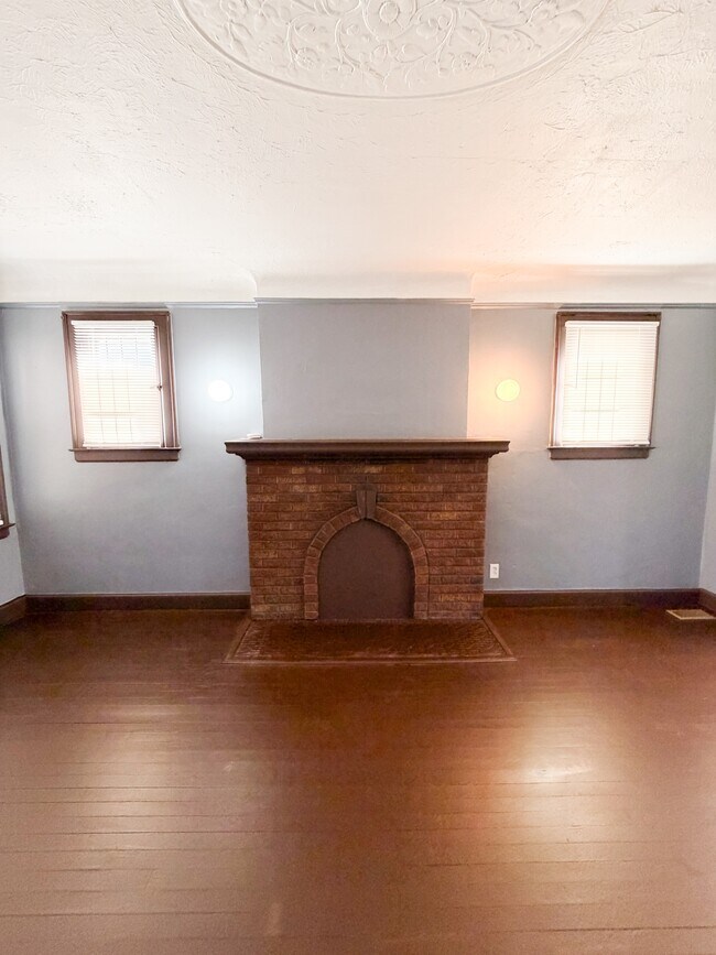 Building Photo - 9241 Boleyn St