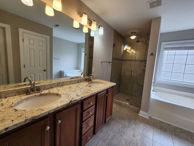 Building Photo - Charleston Style Home In Matthews