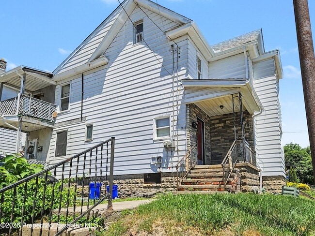 Building Photo - 1403 N Sumner Ave