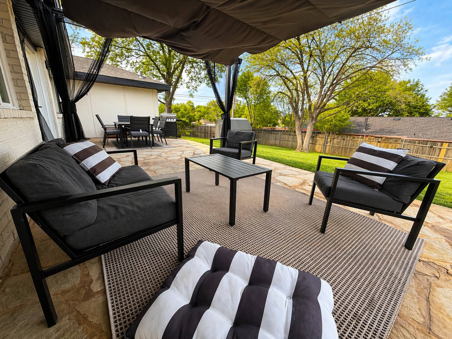 Building Photo - 3840 Horizon Dr