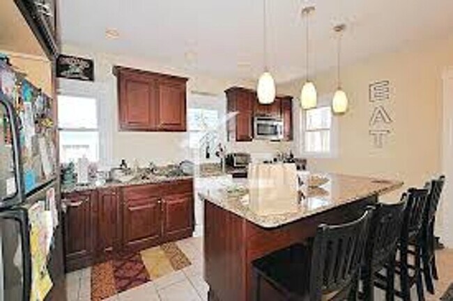 Building Photo - Parking Included, In-Unit Washer and Dryer...
