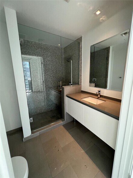 Building Photo - 68 SE 6th St