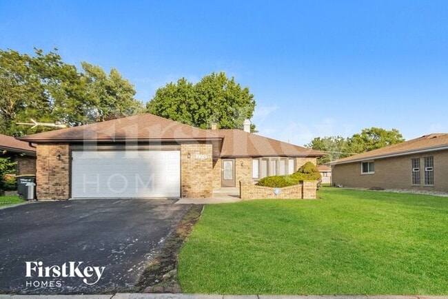 Building Photo - 18519 Carriage Ln