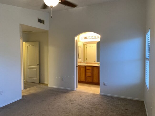 Building Photo - 3Bdm 2Ba Home, Popular Location, Available...