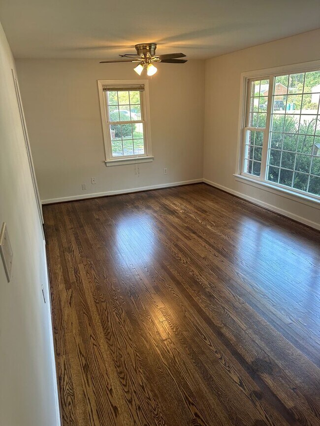 Building Photo - Classic Brick Ranch with 3 Bedrooms and 1 Bath in West End
