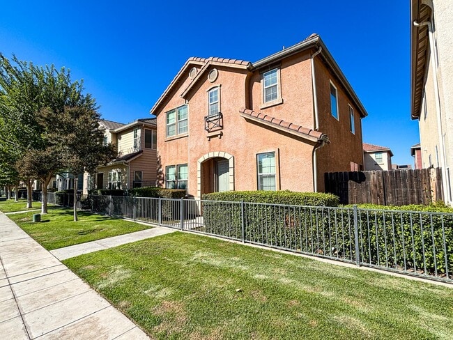 Building Photo - 5537 N Gates Ave