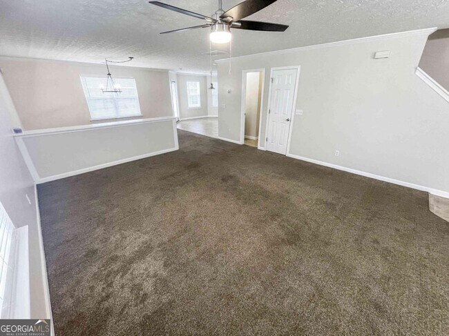 Building Photo - 6205 Tree Ridge Dr N W