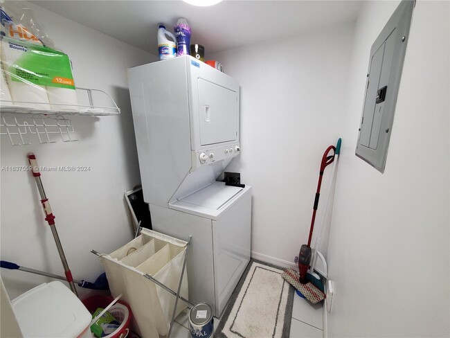 Laundry room - 2642 Collins Ave