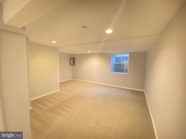 Building Photo - 9244 Sprucewood Rd