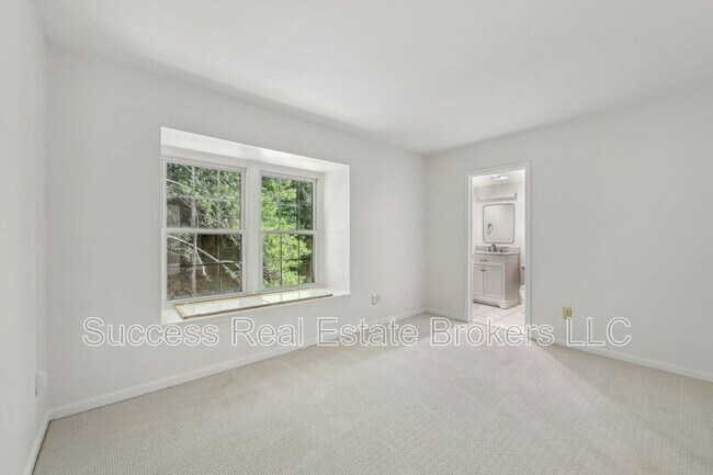 Building Photo - 98 La Rue Pl NW