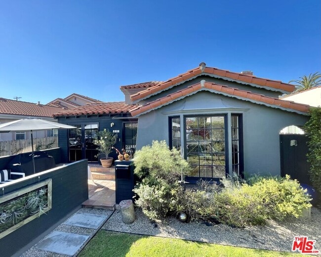 Building Photo - 3159 Hutchison Ave