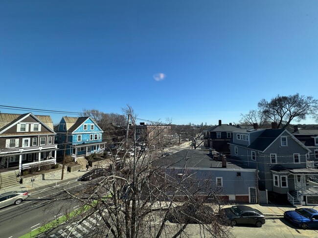 Building Photo - 206-208 Holland