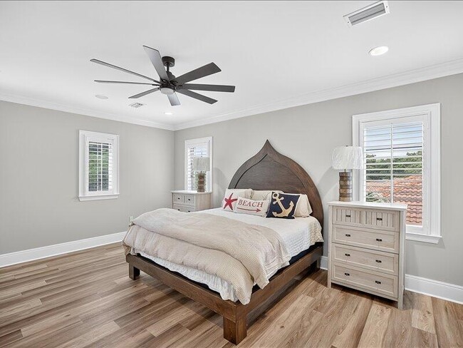 Building Photo - 3161 Club Dr