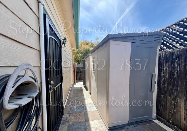 Building Photo - Comfortable & Well-Appointed 3-Bedroom Hom...