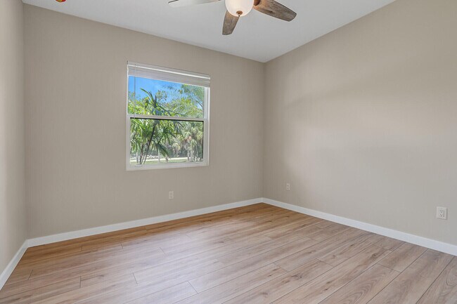 Building Photo - 9420 165th Pl N