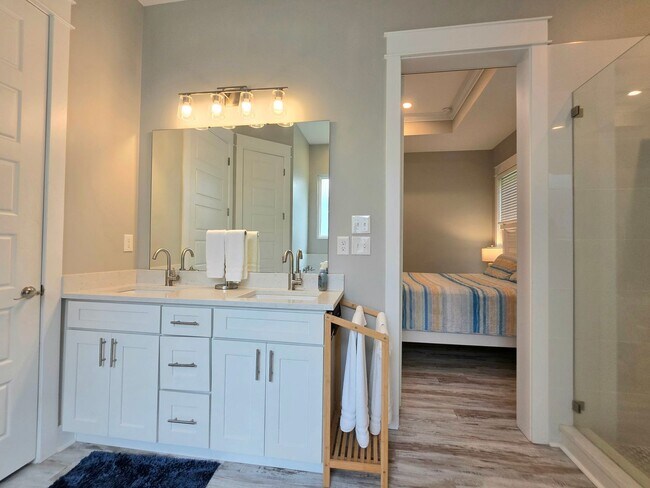 Building Photo - 8088 Carmel Cir