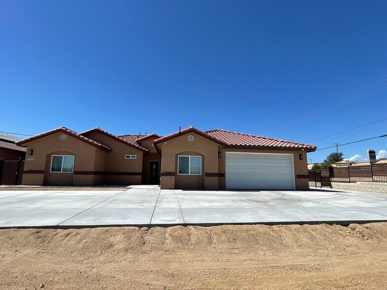 Building Photo - 17515 Live Oak St