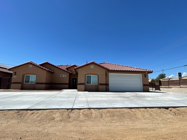 Building Photo - 17515 Live Oak St