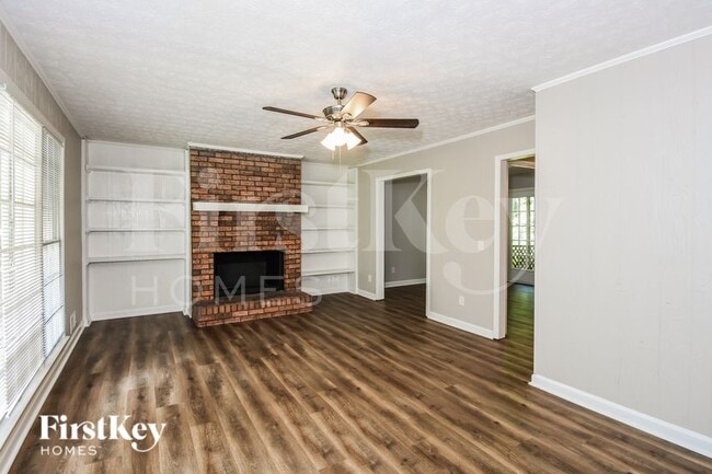 Building Photo - 125 Creekview Dr