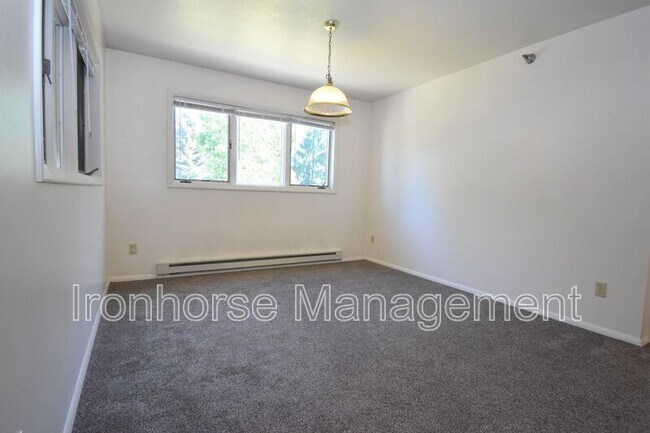 Building Photo - 813 W Villard St