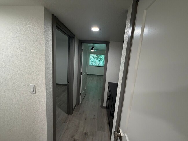 Building Photo - 7330 Stratford Pl