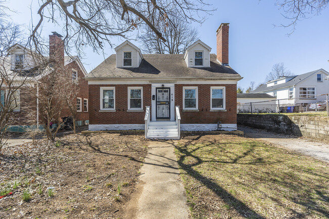 Primary Photo - 418 Morrison Ave