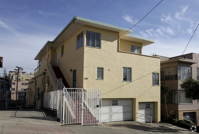 Primary Photo - 420 Merritt Ave